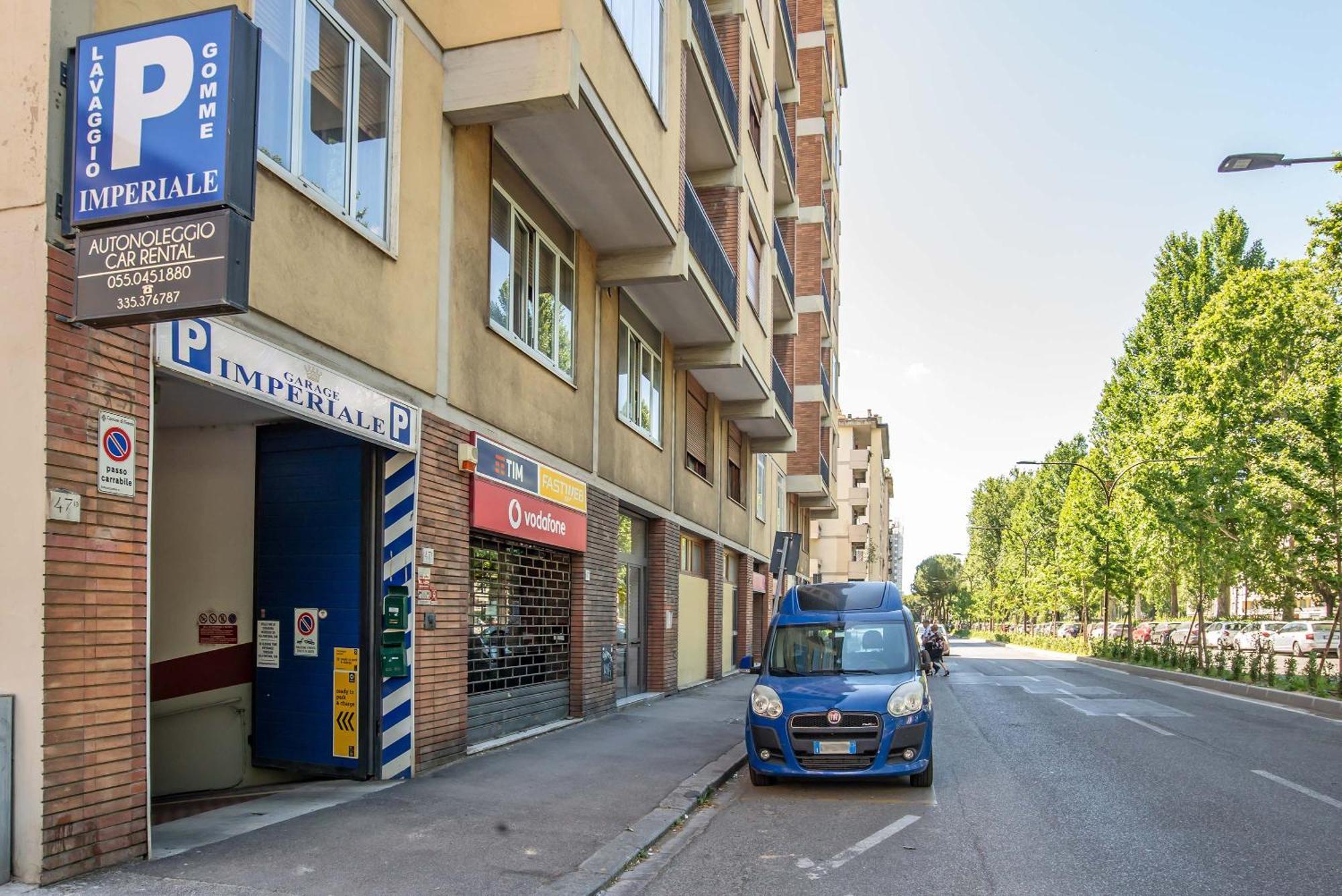 Lusa Suite With Free Private Parking Флоренция Екстериор снимка